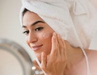 افضل كريم طبي مرطب ومفتح للوجة